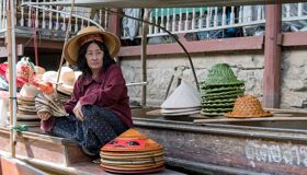 Start your journey with Damnoen Saduak’s vibrant glow